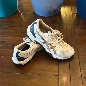 ASICS White and Gold Volleyball Shoes Size 8 1/2 GUC